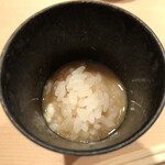 登喜和鮨 - 半分食べたあと攪拌してシャリをもらう