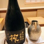 鮨 おおが - 冷酒は三重県の作、筰（ざく）クラウン杜氏特選秘蔵酒、錫の酒器