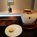 あさば - 先ずは     あさば 名物    椎茸の炭火焼き   網の上でぱちぱち音しながら匂いが 漂ってきて 幸せ気分です