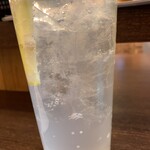 立呑 稼鶏酒場 - レモンサワー(1杯目)