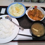 松屋 - ごろごろチキンのバターカレー生野菜セット 780円(税込)(2020年12月15日撮影)
