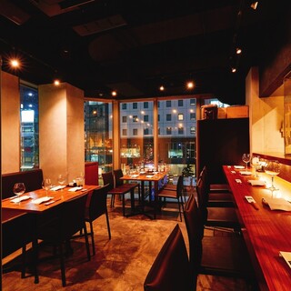 [Equipped with special smoke extraction equipment] The modern and stylish restaurant seats 20 people.