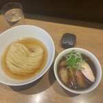 らぁ麺や 嶋 - 鰹昆布水つけめん（醤油）　¥1,000
                                特製　¥300
