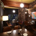 ウィンダンシー - ホール窓際