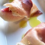 ウィンダンシー - 季節のフルーツと生ハムとチーズの冷菜