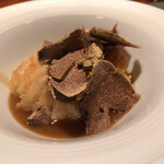 蒼 - ピュアな白子の味わいに白トリュフの香りと下のひいてある軍鶏のコンソメを使った濃厚なヴルーテソースが味わいを更に豊かに…うっとりしつつも、スプーンが止まらず半ば一気(^^;;でも止まりません！！旨い！
      