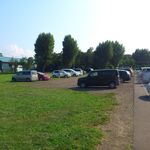 八紘学園 農産物直売所 - 【2012年07月】車が野原まで溢れてます。