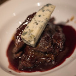 牛スジの赤ワイン煮とゴルゴンゾーラ
