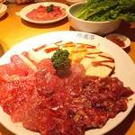 韓食苑　恭楽亭 - カルビ、ロース、野菜、サンチュ