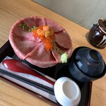 吉祥寺 肉ドレス海鮮丼 - 黒毛和牛 肉ドレス海鮮丼１６００円