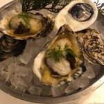 FISH HOUSE OYSTER BAR - アムールカルーガキャビアを乗せた牡蠣の冷製