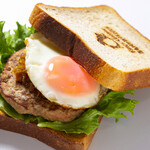 Happy Camper SANDWICHES - 牛ヒレ肉のハンバーグステーキサンド