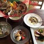 FISH HOUSE OYSTER BAR - 産地直送にこだわり各地から旬の牡蠣を取り揃えています