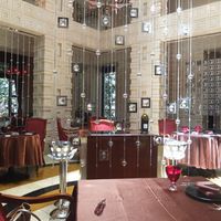 RISTORANTE OZIO - スワロフスキーでキラキラの店内
