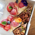 ドゥームーラン - 左→苺のタルト、中→ニューヨークチーズケーキ、右→カラメルナッツタルト