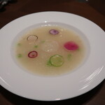 カントニーズ 燕 - 燕の巣コラーゲンと鶏ひき肉入り大根のとろみスープ 彩り大根とともに