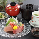 Motoyu Hakoyama Onsen - 日帰りメニュー_お刺身定食800円茶碗蒸しとお漬物、ご飯にお味噌汁がついてます。