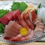 魚屋酒家うおだい - 刺身盛り合わせ 1000円ジャスト！