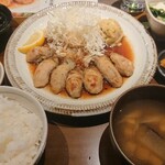 赤目のおやじ - 牡蠣バター定食(￥1680)。
                                牡蠣の身一つ一つが本当に絶品でした！