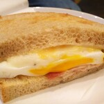 スターバックス・コーヒー - ベーコンエッグホットサンド