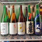 Waura Sakaba Ni - 季節のおすすめ日本酒をラインナップ！