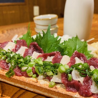 【期間限定】馬刺しの盛り合わせが入荷いたしました！