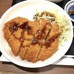 Sakura Suisan - チキンカツ定食。