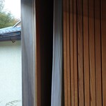 あさば - 引戸 あわせて 八枚  障子四枚 網戸四枚
      さらに カーテン