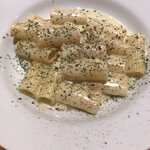 ワインとお料理 ことり - リガトーニ ゴルゴンゾーラクリームソース