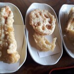 田舎うどん てつ - 天ぷら　とり、れんこん、まいたけ