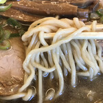 たかはし中華そば店 - 少し太めで食べ応えのある麺