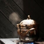 西麻布 焼肉 X - 土鍋でじっくり炊き上げる「もつまぶし」