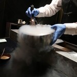西麻布 焼肉 X - 液体窒素を使って作るジェラート
