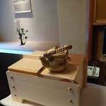 あさば - 和食の湯豆腐  美しい白木～～これが 優れもの 