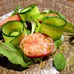 ホタテと夏胡瓜のカルパッチョ、いくつかの胡瓜の調理法を交えて￥1,470