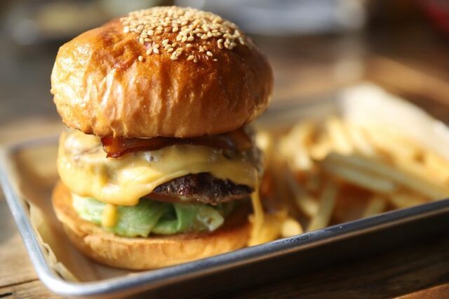 新品！ ハンバーガー ザ・シンプソンズのハンバーガーにインスパイアされた