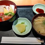 庄や - 【2020.12.16(水)】海鮮丼(並盛)500円