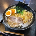 海鮮ひろば とと屋 - 鶏出汁醤油ラーメン(細麺大盛無料サービス)