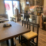 そば処 なかや - 内観。ブレているように見えるのは透明シートが張られている為