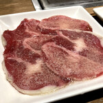 Yakiniku Raiku - カルビ、ハラミ、牛タン（150g）1,480円