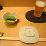 Sushi Ogura - ビールを飲みながら沼田の枝豆から。