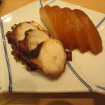 Sushi Ogura - 途中で蛸と大根の煮つけ。これも出会っているな。
