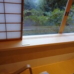 あさば - 窓   まん中 にも コンセント
      天童木工の揺り椅子  父が持ってたっけ