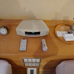 あさば - ベッドの枕元の広い棚
      これが 使いやすい