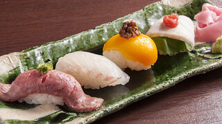 Oniku To Oyasai Arakawa - 和牛炙り寿司と鮮魚のお寿司と2種の手まり寿司（コース）