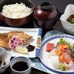 生簀割烹 雅 - 海の幸定食