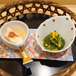 Sushi Asaduma - お通し　平目の酒盗和え と 春菊のおひたし