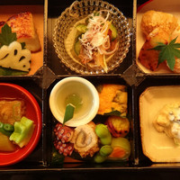菊乃井 本店 - お重に詰められた料理の数々。