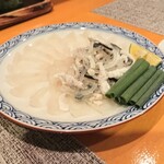 Kaihou - 下関とらふぐ刺身:甘い味わい。食感も芳しく、皮と共にポン酢でつまめば、酒が旨い(＾ω＾)