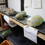 なでら - 玄関は産直コーナー